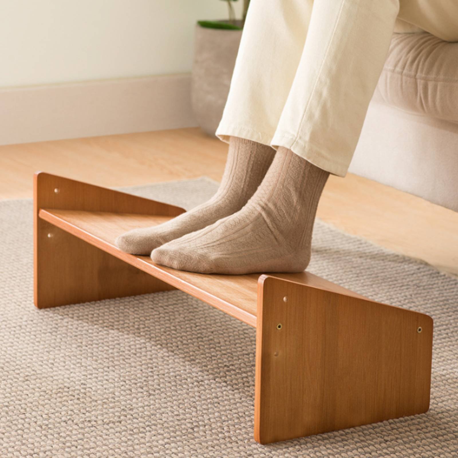 Chairs - مسند قدم تحت المكتب بسطح واسع،